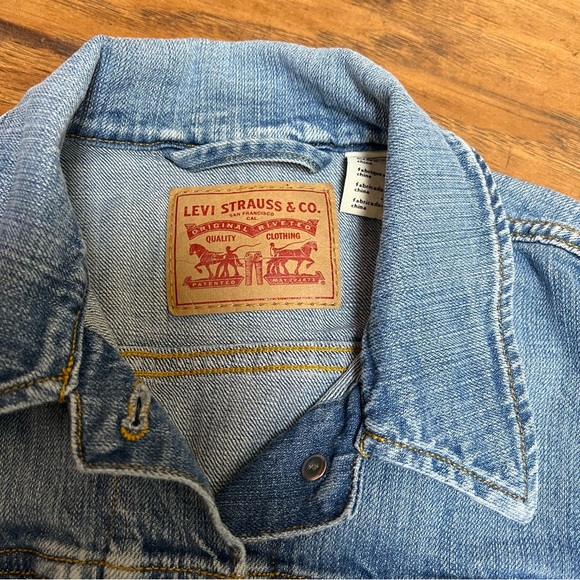 Levi's Blue Jean Jacket - Picture 9 of 10